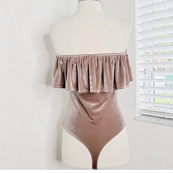 •NUDE• Taupe Off-The-Shoulder Velvet Bodysuit M. - Picture 4 of 8